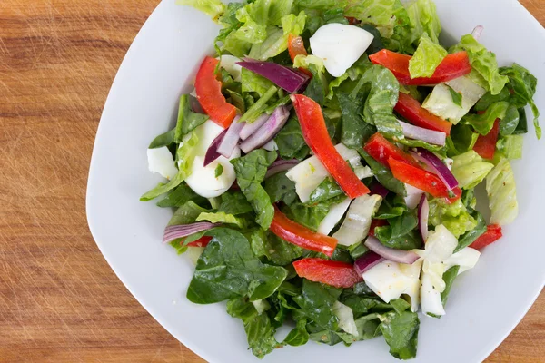 Salada orgânica saudável de ovos e legumes — Fotografia de Stock