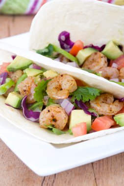 iki lezzetli karides tacos
