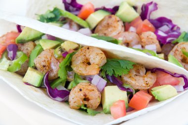 iki lezzetli karides tacos