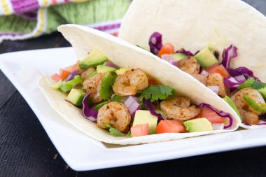 iki lezzetli karides tacos
