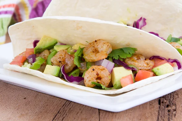 Two delicious shrimp tacos — Stock Photo, Image