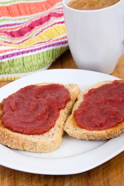 Strawberry and rhubarb jam on toast breakfast — ストック写真