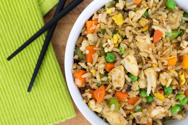 Egg fried chicken rice bowl — Stock Photo, Image