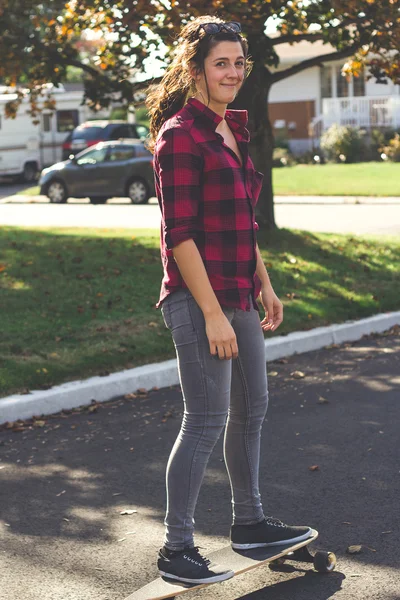 Longboard im Herbst — Stockfoto