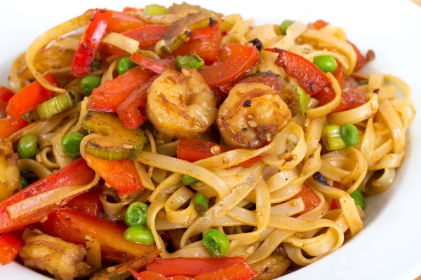 Shrimp saute noodle with red pepper — Stock Photo, Image