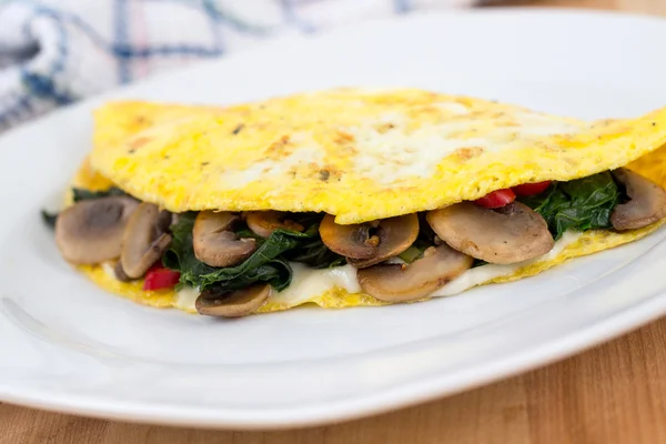 Grzyb szpinakiem omlet — Zdjęcie stockowe
