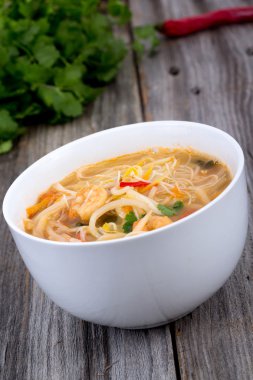 Tay baharatlı karides şehriye