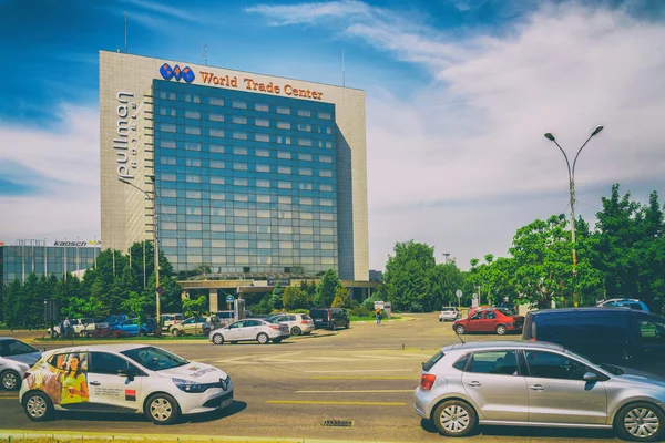 Pullman Bucharest World Trade Center is a four star hotel in downtown Bucharest that also houses the headquarters of Michelin Romania. — Stock Photo, Image