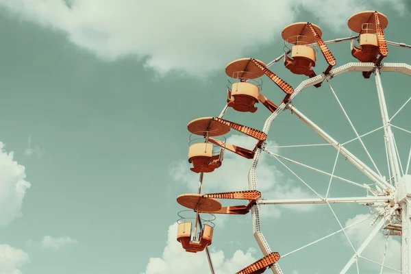 Ferris Wheel In Fun Park On Blue Sky — Stock Photo, Image