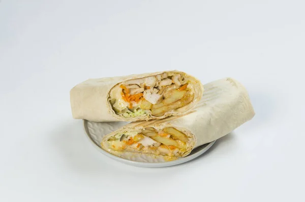 Κοτόπουλο Κρέας Cheesy Shawarma Ρολό Λάχανο Καρότο Αγγούρι Τηγανητές Πατάτες — Φωτογραφία Αρχείου