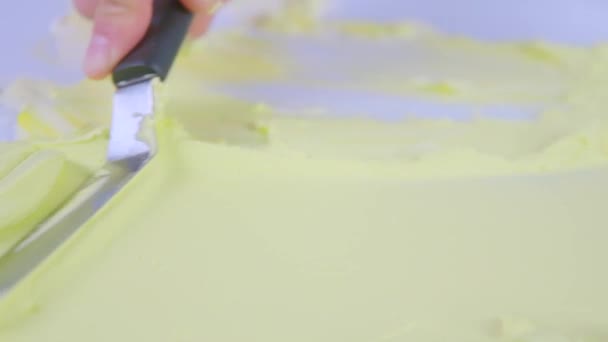 Шеф Кухар Виготовляє Вершковий Сир Повільному Русі Кондитер Готує Вершковий — стокове відео