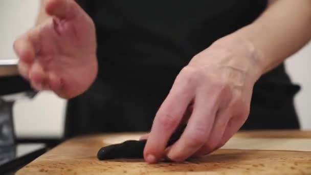 Masa Rodando Chef Sacando Pasta Cocinar Masa Para Albóndigas Alguien — Vídeos de Stock