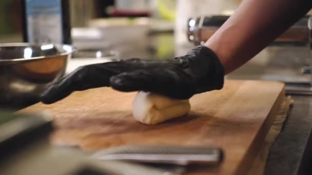 Cozinheiro Fazer Massa Preparar Massa Massa Para Bolinhos — Vídeo de Stock