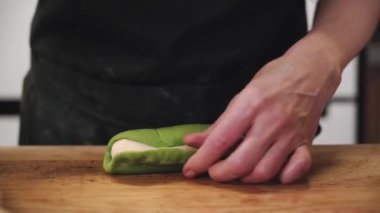 Mangırı şef yapıyor. Mangırı hazırlıyorum. Hamur köftesi için gübre..