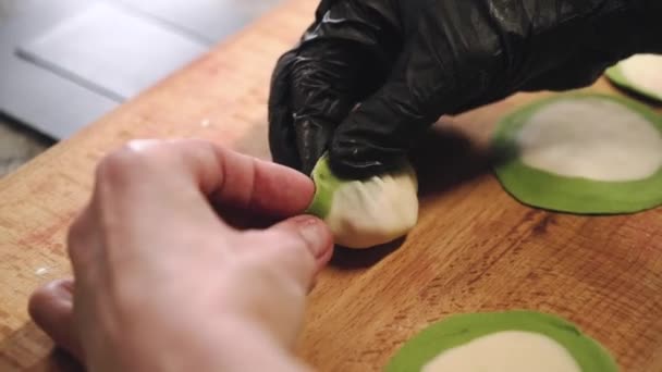 Handgjorda Dumplings Kock Matlagning Dumplings Med Kött Processen För Att — Stockvideo