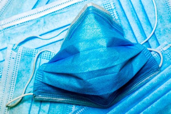 Синяя Защитная Медицинская Маска Фоне Синих Защитных Медицинских Масок Высокое — стоковое фото