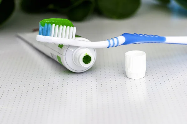 Open Tube Toothpaste Toothbrush Applied Toothpaste Bathroom Table High Quality — Stock Photo, Image