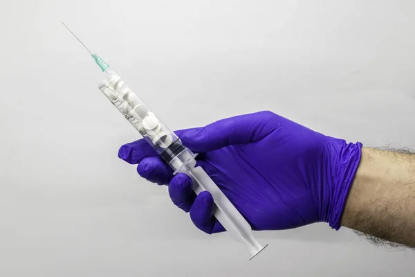 Koncept Vakcinace Lékárna Ruka Modré Lékařské Rukavici Drží Plastovou Stříkačku — Stock fotografie