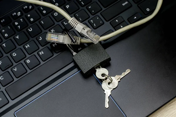 Internet Cable Passing Open Iron Lock Keys Laptop Keyboard Data — 图库照片