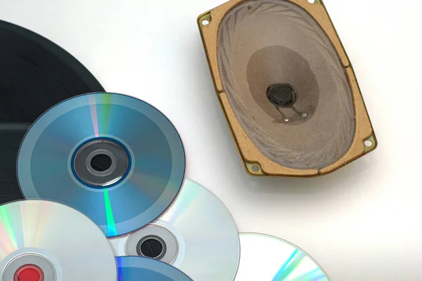 Cds Vinyl Records Next Speaker Speaker White Background Sound Recording — Stock Photo, Image