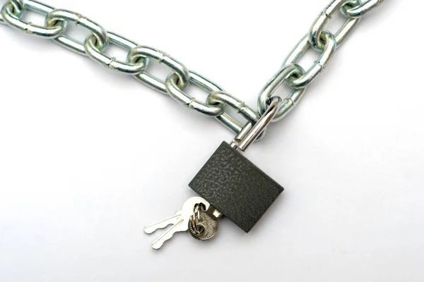 Open Padlock Keys Hanging Chain White Background High Quality Photo — Stock Photo, Image