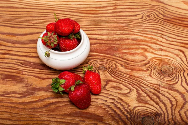 Ripe Juicy Red Strawberries Cup Wooden Table Copy Space High — Stock Photo, Image