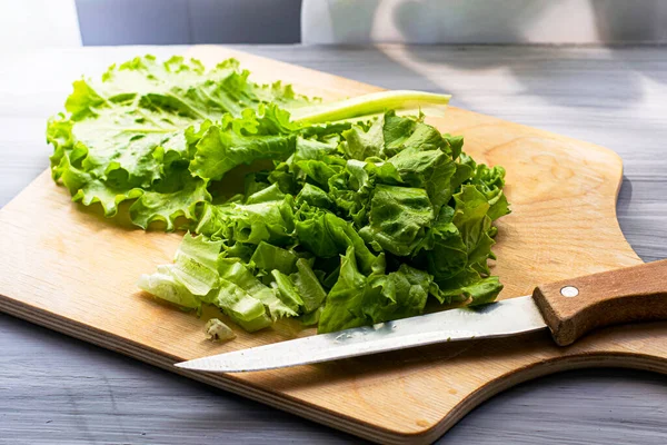 Lettuce Leaves Cutting Board Next Knife Table High Quality Photo — Stock Photo, Image