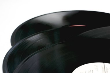 Beyaz arka planda eski vinil plaklar. Yüksek kalite fotoğraf