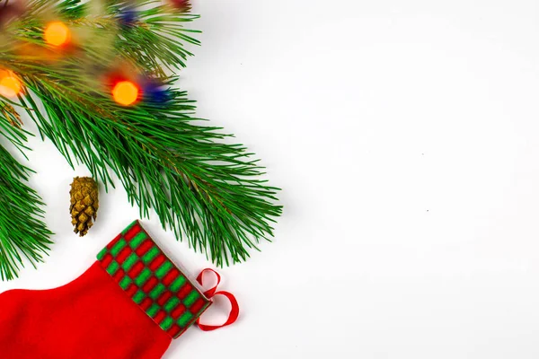 Ramo Pinho Com Uma Árvore Natal Iluminada Guirlanda Pinho Cone — Fotografia de Stock