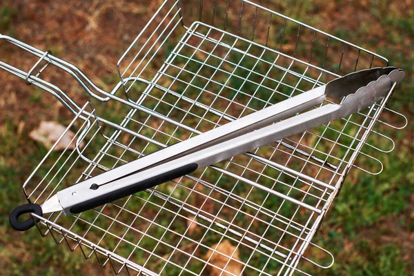 Barbecue Grill Barbecue Tongs Picnic Kitchen Accessories High Quality Photo — Stock Photo, Image