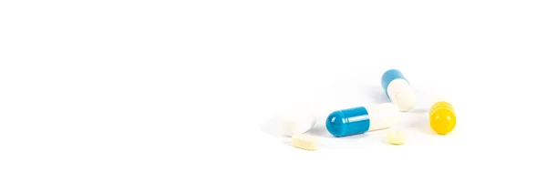 Verschillende Tabletten Geïsoleerd Witte Kopieerruimte — Stockfoto