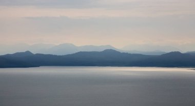 Rusya, Kamçatka, Petropavlovsk-Kamçatsky, Avachinsky Körfezi. Vilkovo Görünümü.
