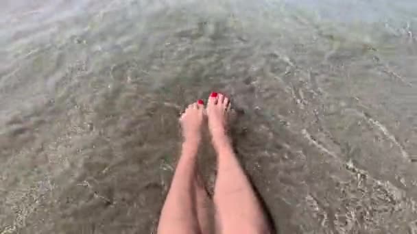 าในทรายบนชายหาดในทะเล — วีดีโอสต็อก