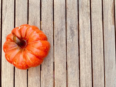 Balkabağı ahşap masa arkaplan kopyalama alanı