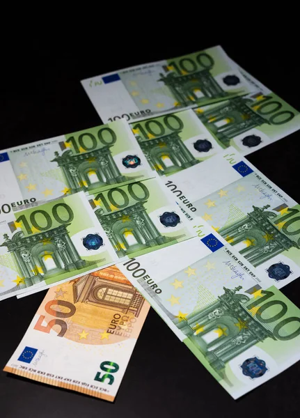 Weihnachtsbaum Aus Europäischen Banknoten Grün Auf Schwarzem Hintergrund Bargeld Form — Stockfoto