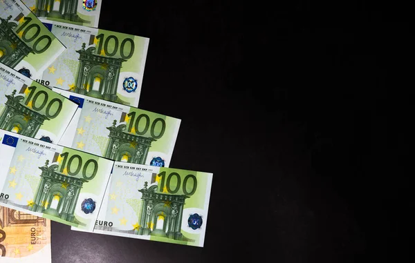 Weihnachtsbaum Aus Europäischen Banknoten Grün Auf Schwarzem Hintergrund Bargeld Form — Stockfoto