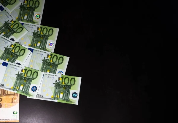 Weihnachtsbaum Aus Europäischen Banknoten Grün Auf Schwarzem Hintergrund Bargeld Form — Stockfoto