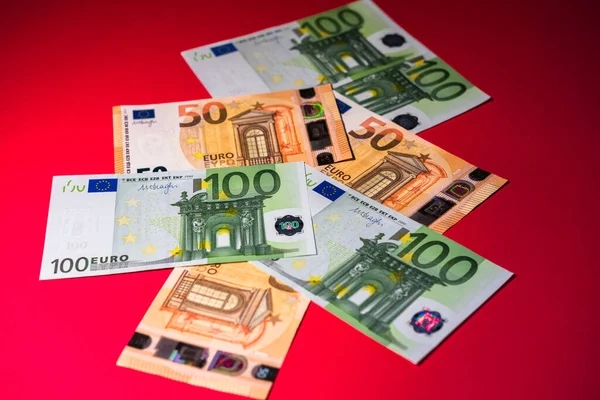 Euro Karácsonyfa Élénk Piros Háttérrel Zöld Pénzfa Boldog Évet Boldog — Stock Fotó