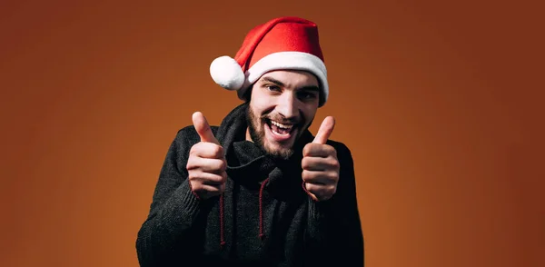 Homme Barbu Dans Pull Tricot Noir Chapeau Père Noël Sur — Photo