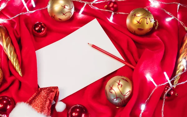 Креативний Різдвяний Банер Чистий Білий Аркуш Паперу Червоний Олівець Лежать — стокове фото