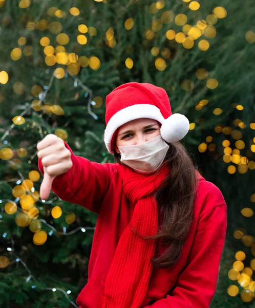 Young Beautiful Woman Red Santa Hat White Protective Medical Mask — Stock Photo, Image