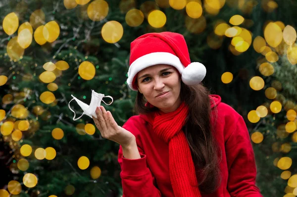 Young Pretty European Woman Red Santa Hat Holding Medical Protective — Stock Photo, Image