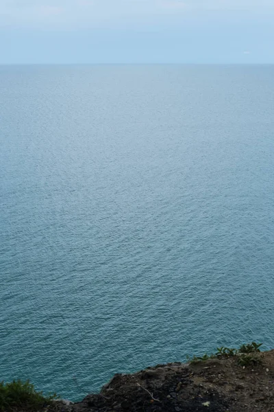 Top View Cliff Vast Expanses Blue Sea Cloudy Weather Beautiful — Stock Photo, Image