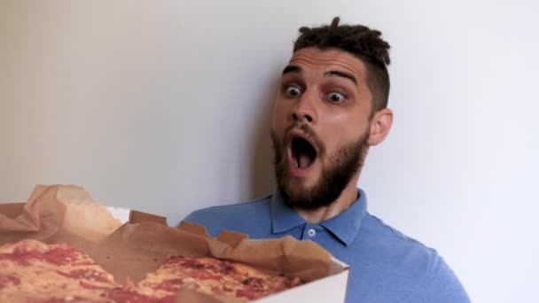 Livraison Pizza Maison Dans Boîte Surprise Joie Homme Jeune Homme — Video