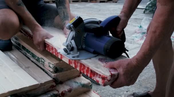 Man Cuts Board Electric Jigsaw Sawdust Flies Different Directions Employee — Wideo stockowe