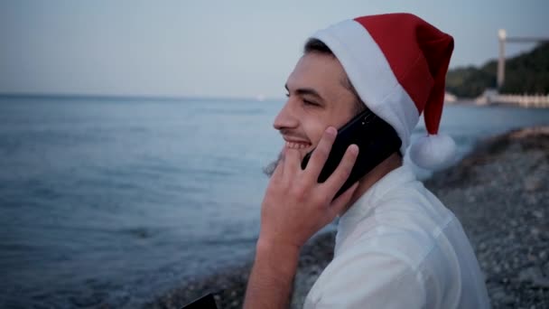 Fejr Nytår Jul Ung Freelance Medarbejder Hvid Skjorte Rød Santa – Stock-video