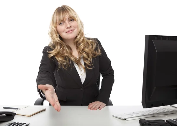 Junge Geschäftsfrau reicht ihre Hand — Stockfoto