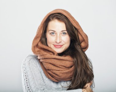 kadın genç mutlu sevimli kış