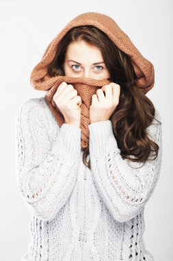 kadın genç mutlu sevimli kış