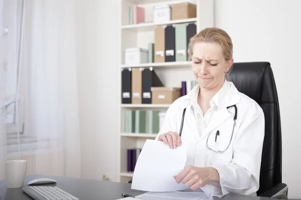 Disappointed Female Doctor Tearing Some Papers — Stock Photo, Image